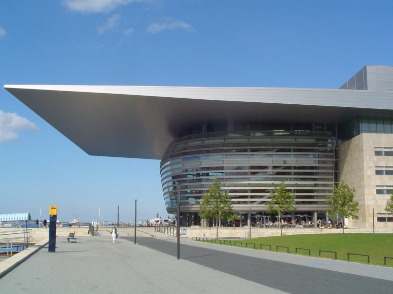 lusas_9308_2_copenhagen_opera_house_wikipedia_pd_thue_side_775