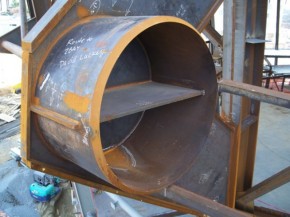 모비우스 파이프를 위한 강철 지지대