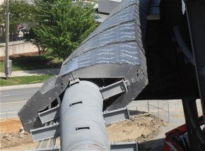 장착된 알루미늄 패널이 있는 모비우스 파이프