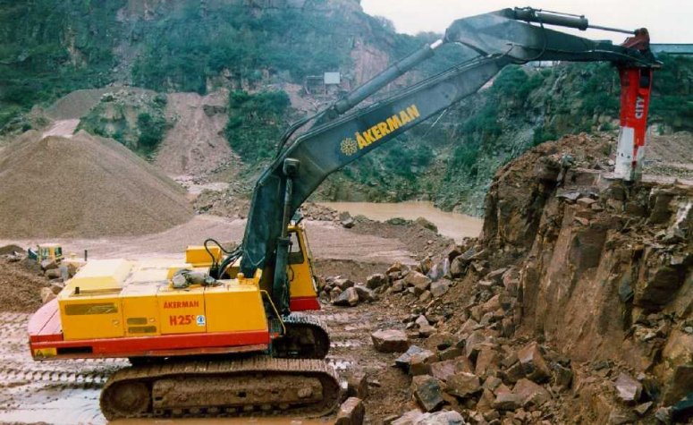 lusas_9386_1_rammer_excavator_775